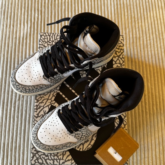 Jordan 1 Retro High OG White Cement (GS) 5Y EU 37.5 - Picture 4 of 5